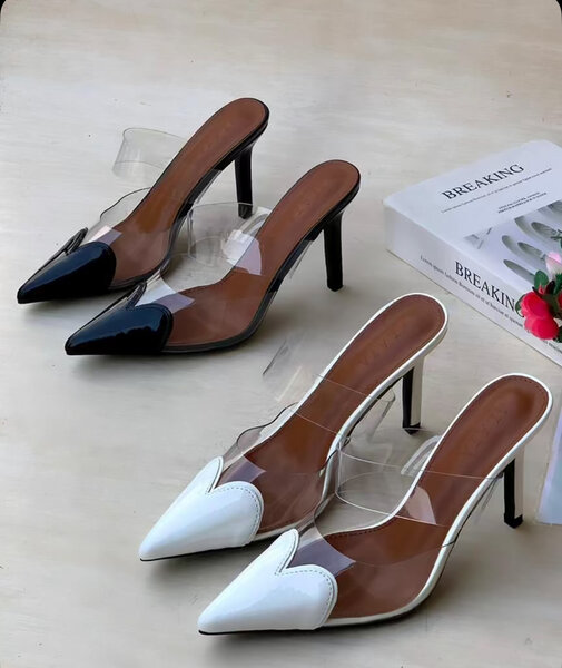 Escarpins transparents élégants