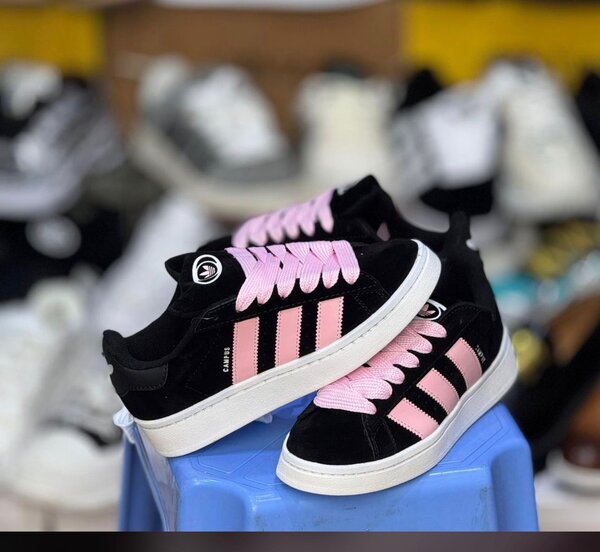 Chaussures Adidas noires pour femme