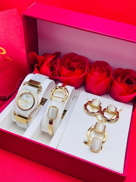 Ensemble Montre et Bijoux Élégant