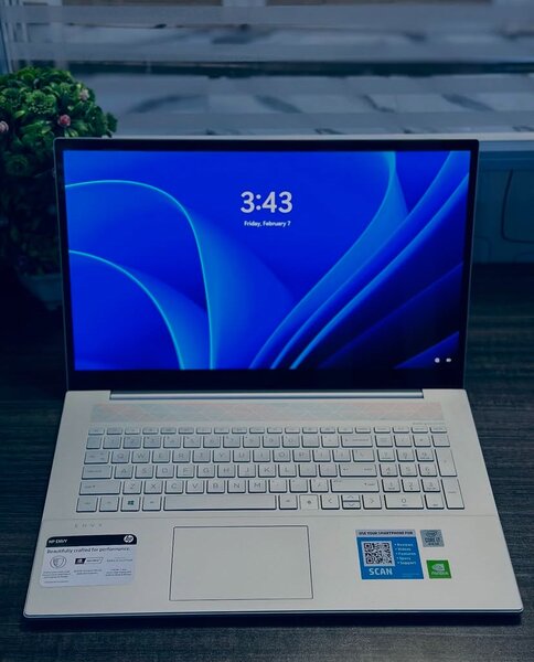 HP Envy 17 Laptop Core i7-1065G7 512GB SSD 12GB Ram