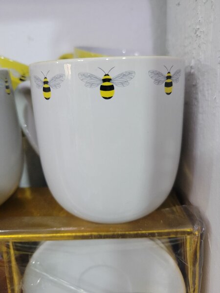 Tasse en céramique motif abeille