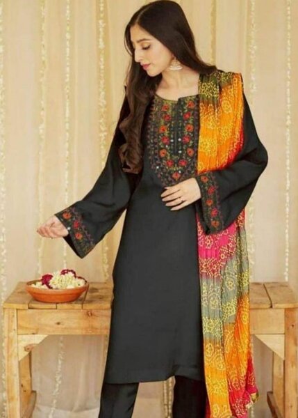 3 pcs women's unstitched Lawn embroidery suit