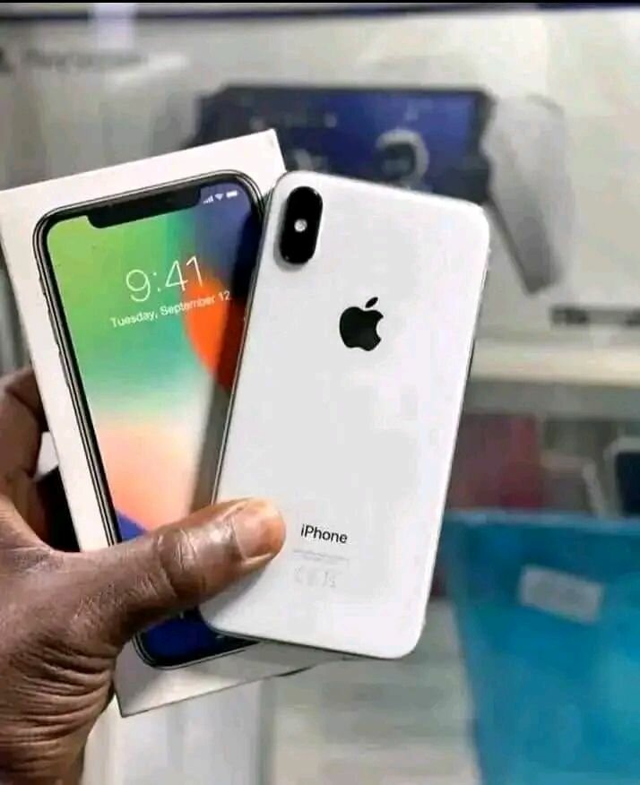 iPhone X argent 64 Go