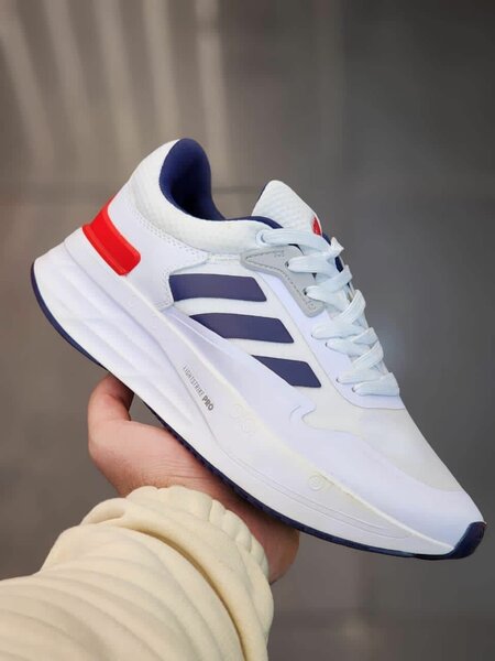 Paire de chaussures NA009