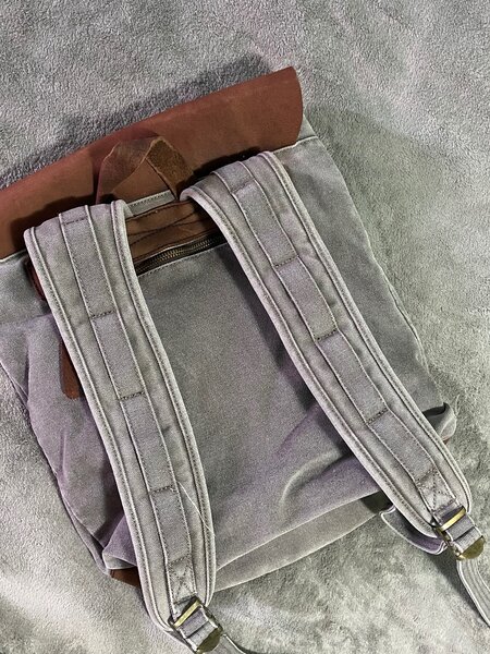 Кожаный рюкзак в хорошем состоянии