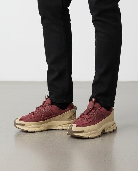 Baskets à la mode rouges