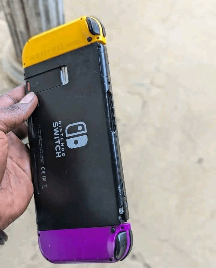 Nintendo Switch OLED - Console de jeu portable