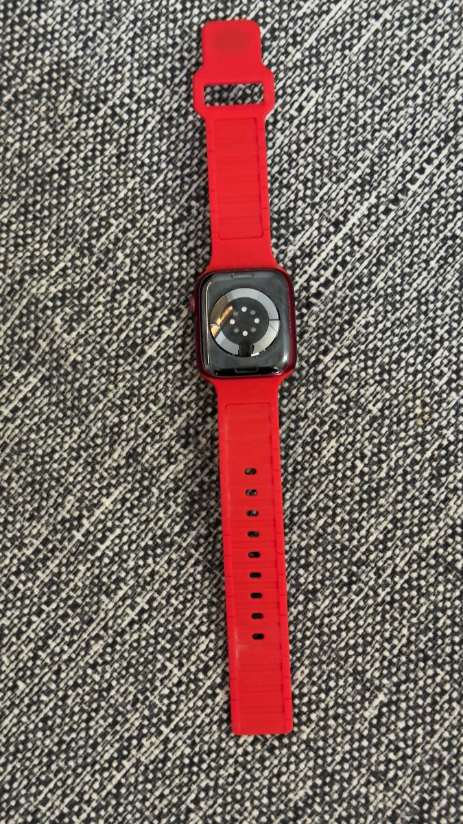 Montre connectée rouge élégante