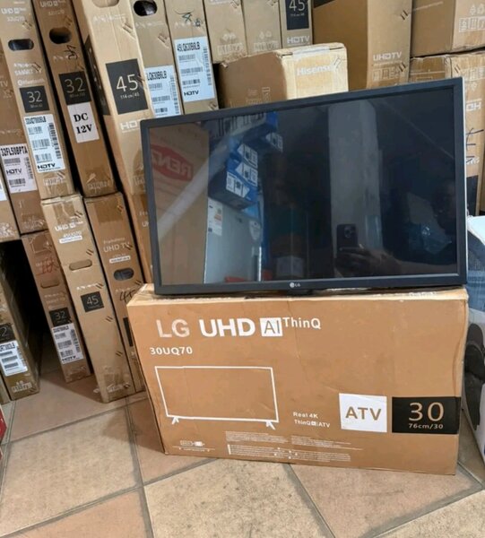 TV LG UHD 30 pouces - Qualité supérieure