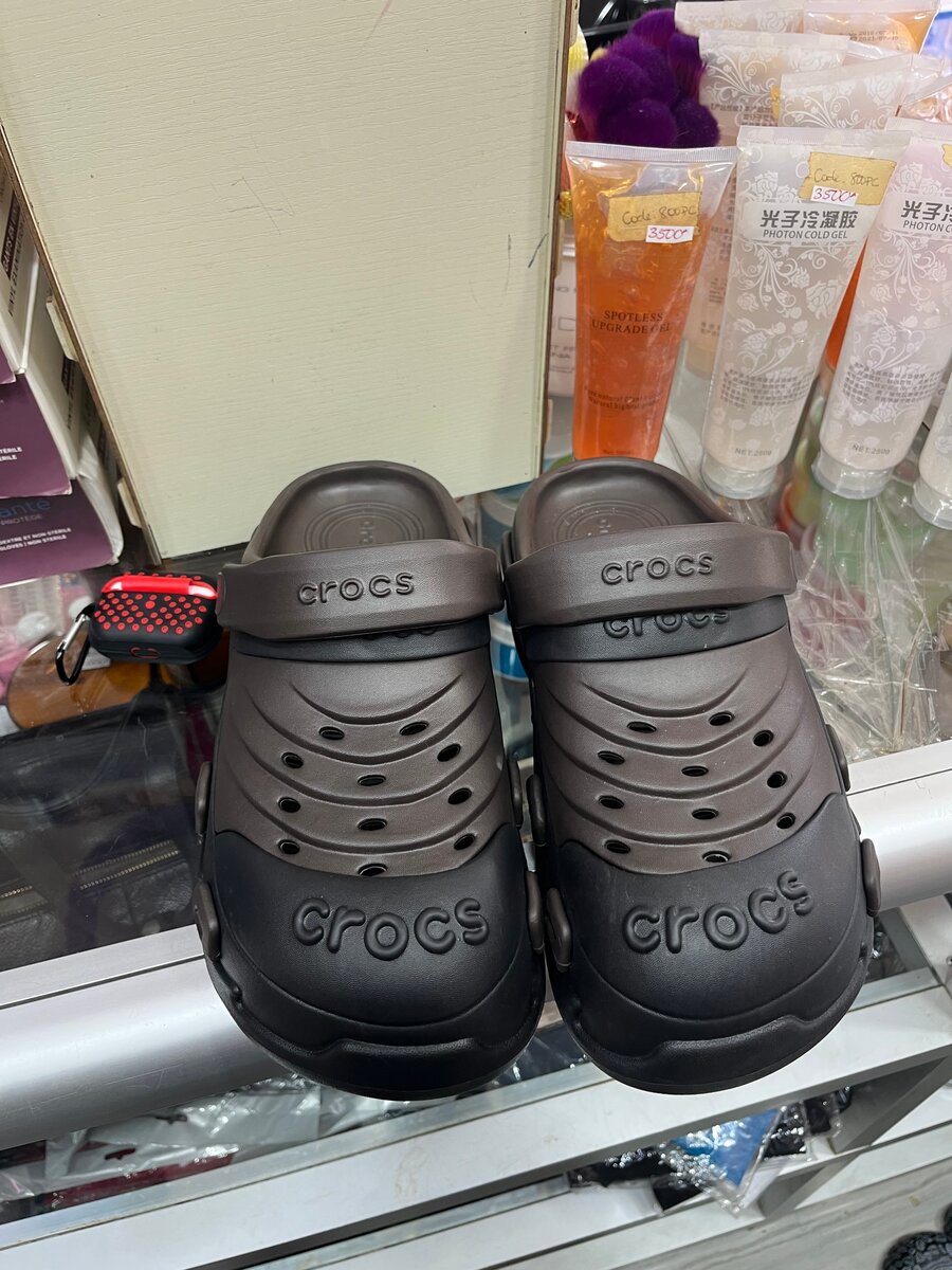 Crocs marron noir