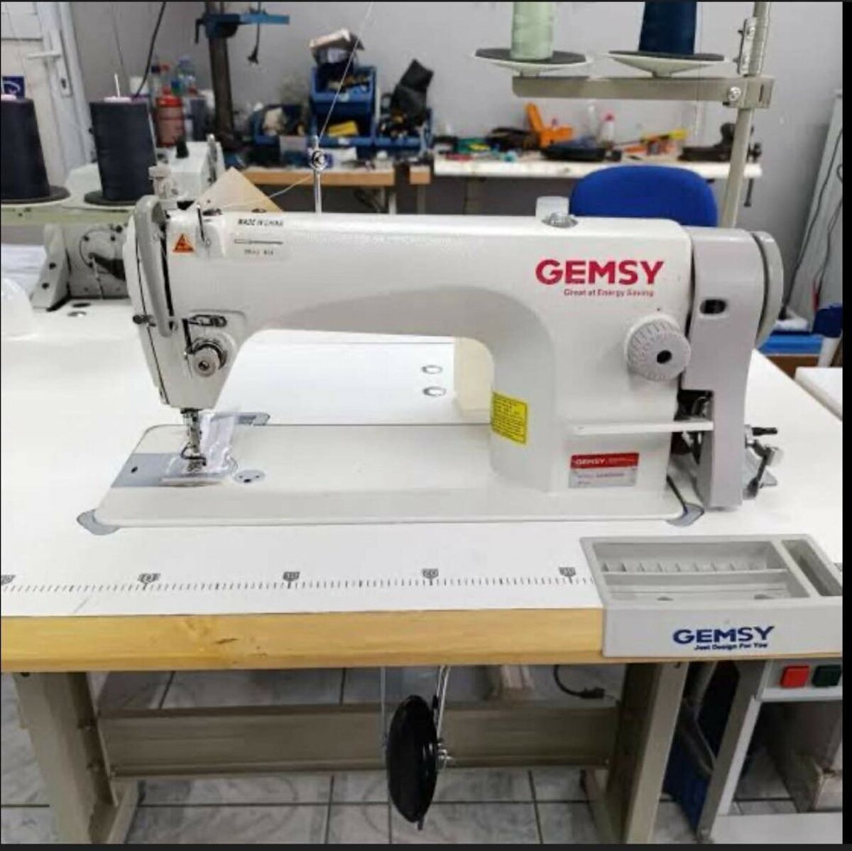 Machine à coudre industrielle GEMSY