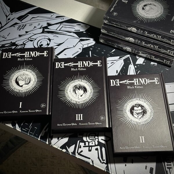 шесть томов манги Тетрадь смерти.