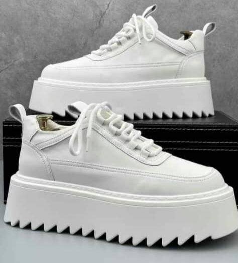 Chaussures à plateforme blanches élégantes