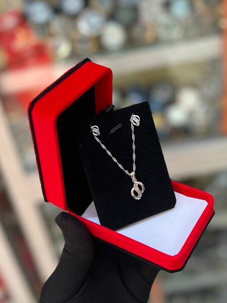 Collier en argent avec pendentif