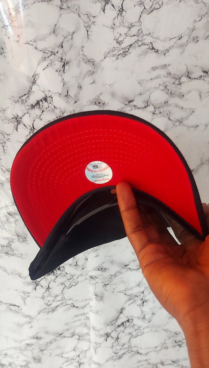 Casquette noire étoilée