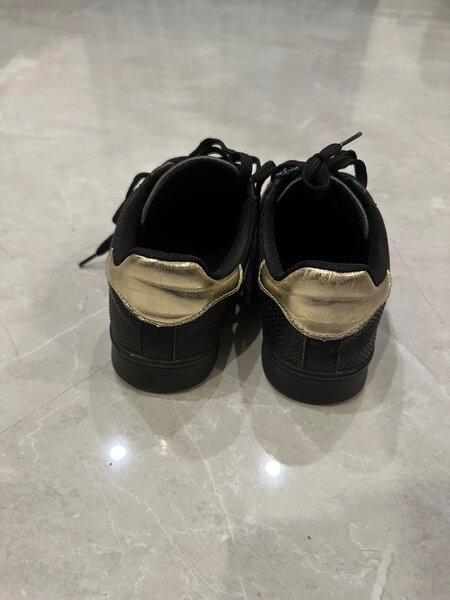 Women black sneakers