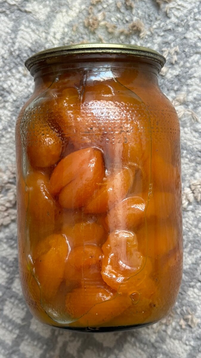 Варенье абрикосовое из Ошских сортов абрикоса не кислые.