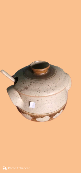 Soupière avec sa louche