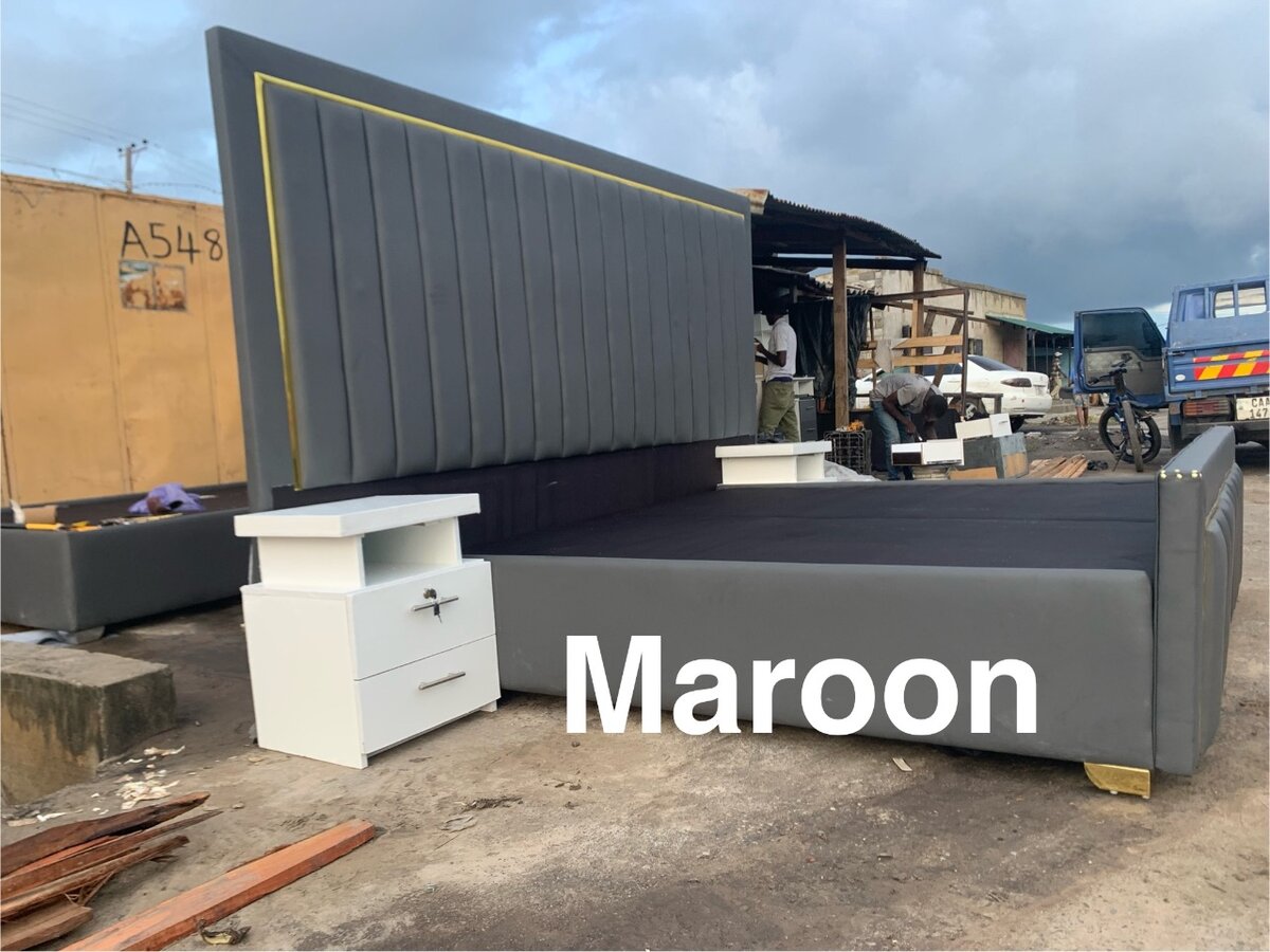 Bed, headboard and side drawers