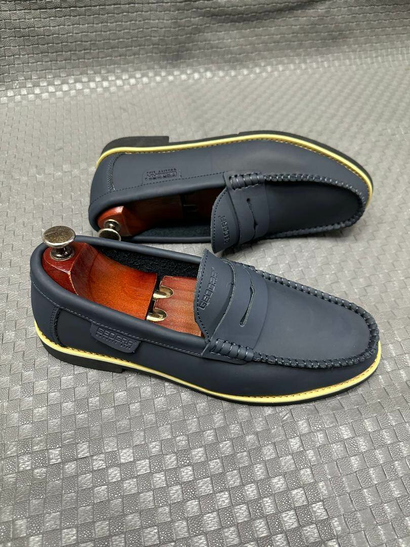 Chaussures bateau en cuir noir pour homme