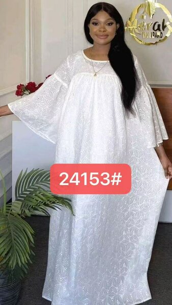 Robe blanche élégante en dentelle