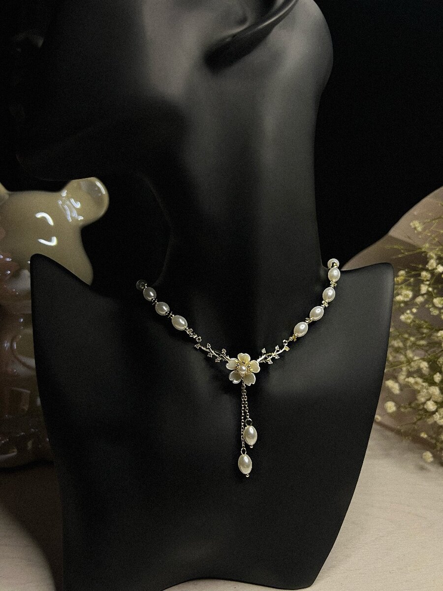 Золотое ожерелье с цветком