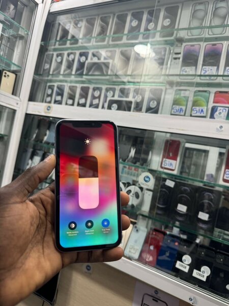 iPhone 11 64g propre