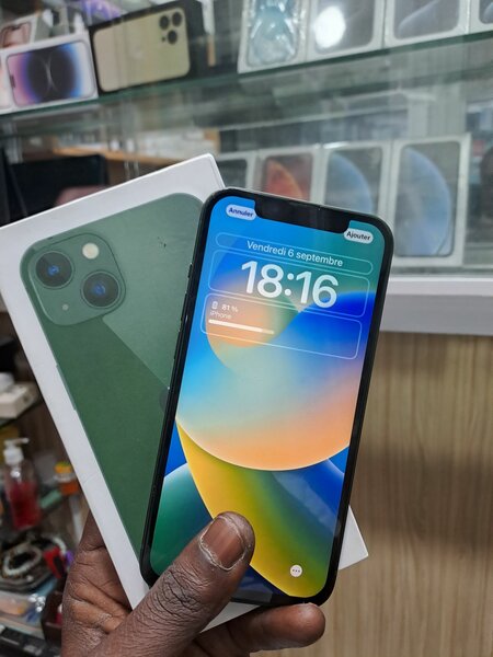 Iphone 13simple 128gigas CE Écran icloud déçu super propre