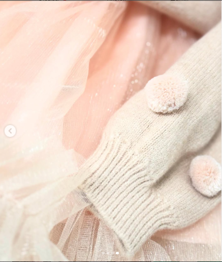 Теплая кофточка и пышная юбка