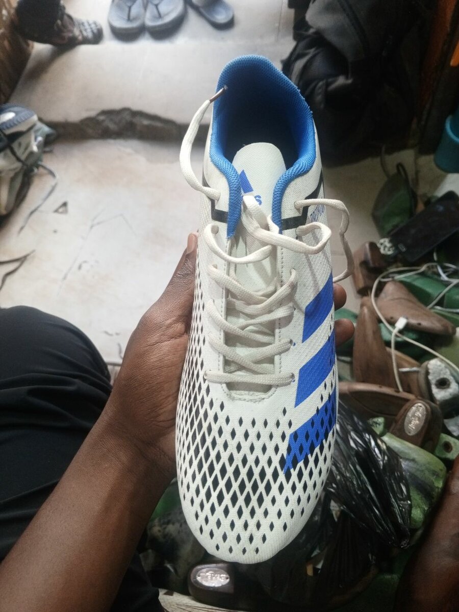 Chaussures de Foot Adhérentes