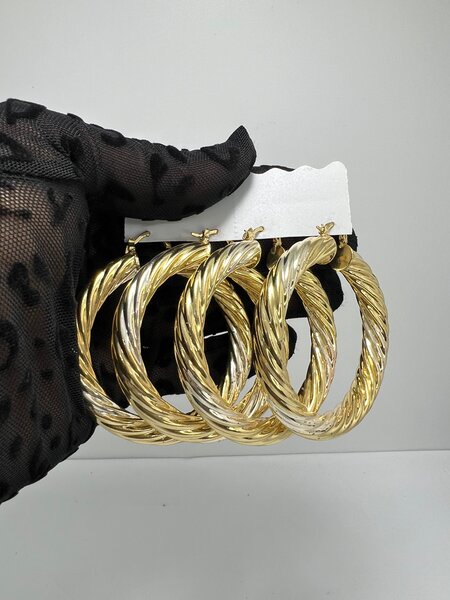 Boucles d'oreilles dorées torsadées