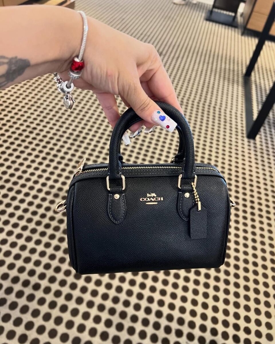 Sac à main en cuir noir élégant