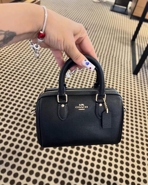 Sac à main en cuir noir élégant