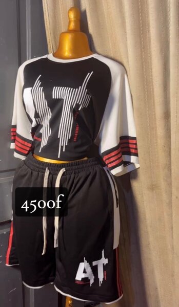 Ensemble sportif modern