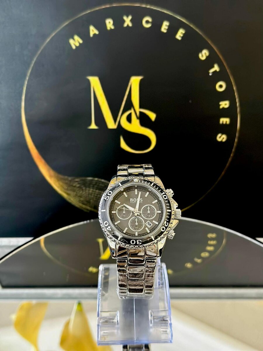 Women's wristwatch with metal bracelet