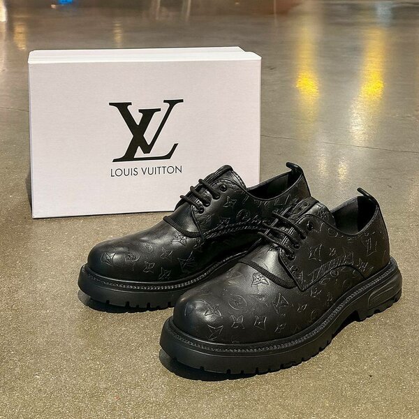 Chaussures en cuir Louis Vuitton