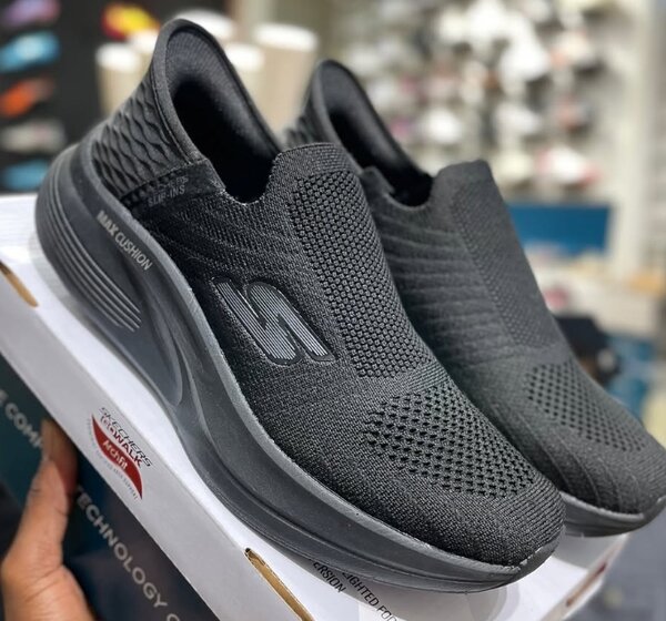 Stretchers sneakers black