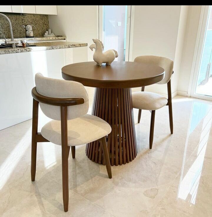 Table à manger moderne en bois