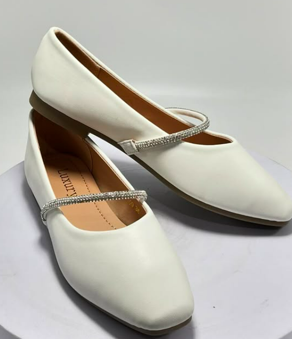 Легкая и удобная балетка с плоской подошвой и округлым носком, которая идеально подходит для повседневной носки.🤩