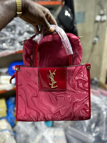 Sac à main élégant brillant