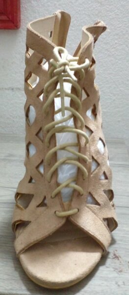 Sandales à lacets ajourées