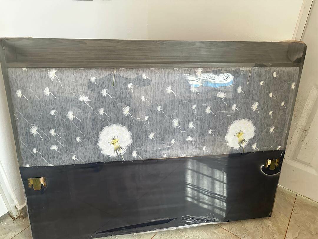 One and half inbuilt bed