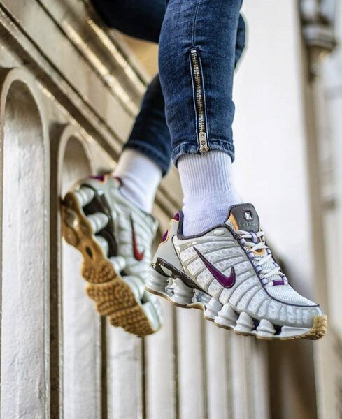 Nike shox dans carton