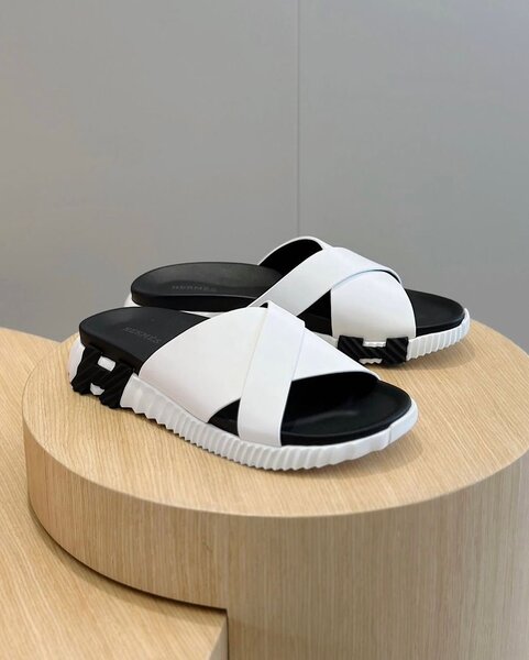 Sandales à brides croisées