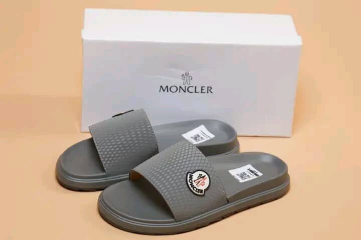 Slides Moncler élégantes