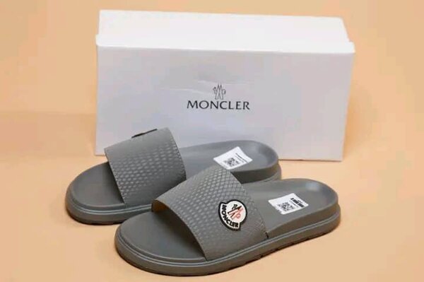 Slides Moncler élégantes