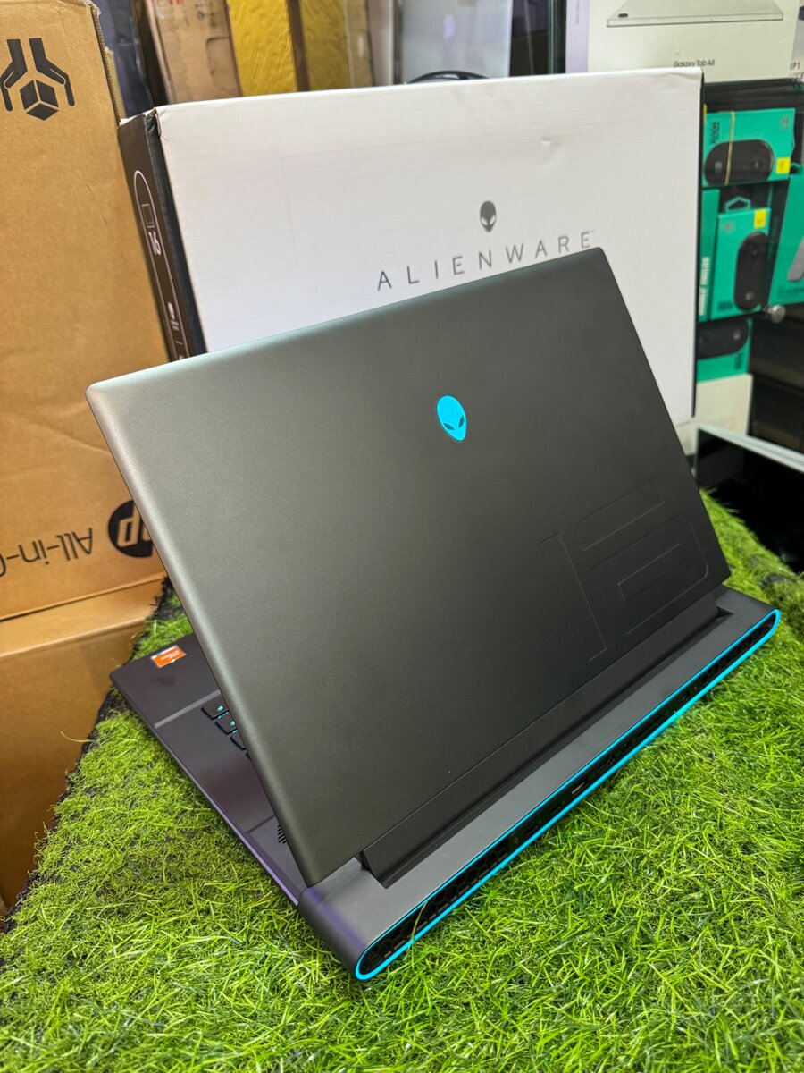 Alienware M16 RAM 32GB,SSD 1TB Nvidia RTX 4080 12GB RYZEN 9