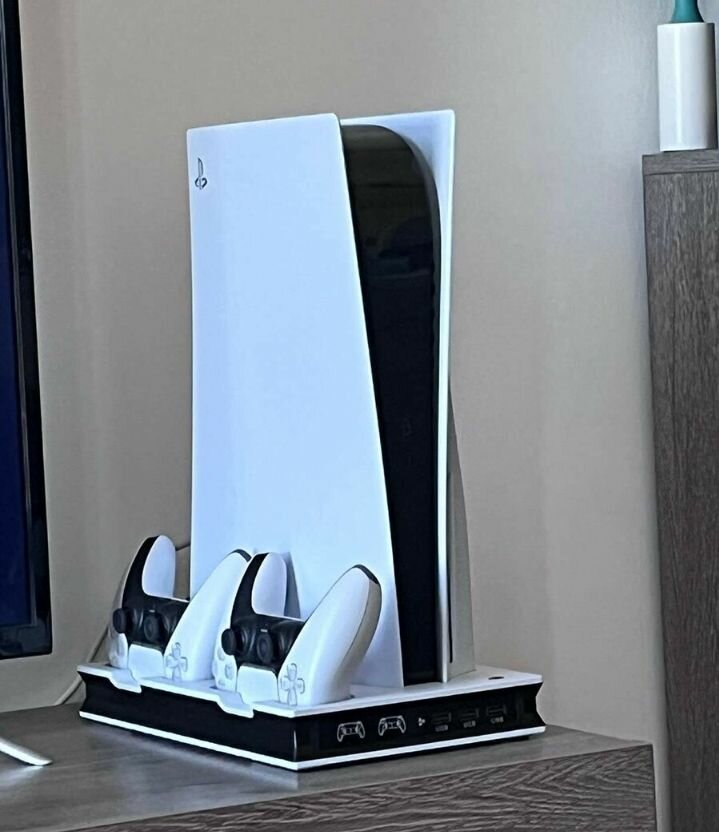 Console PS5 avec support manette