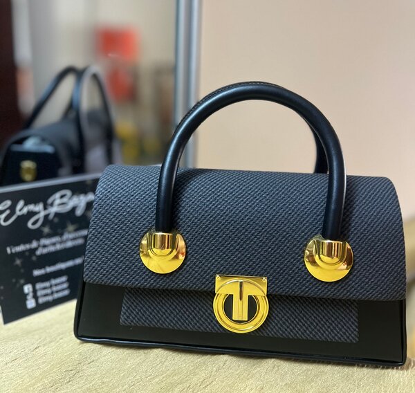 Sac à main élégant en cuir noir