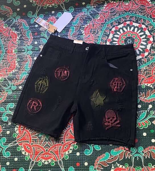 Shorts noirs avec motifs punk